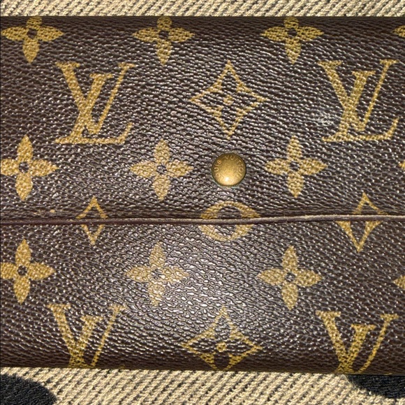 Louis Vuitton (Rehab)Classic Brown Monogram Wallet - Picture 2 of 7